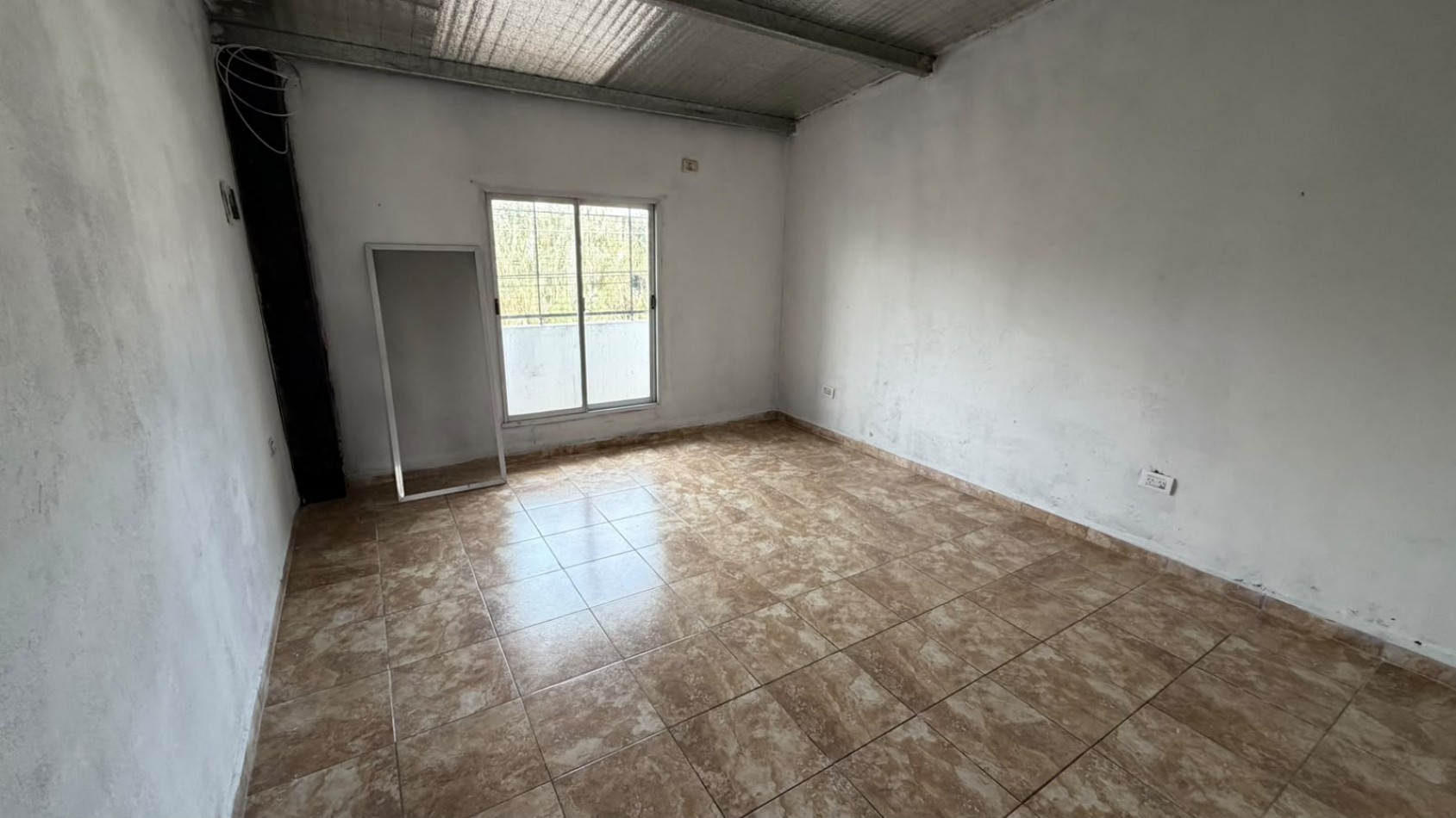 lOCAL CON GALPON Y DOS LOCALES EN VENTA