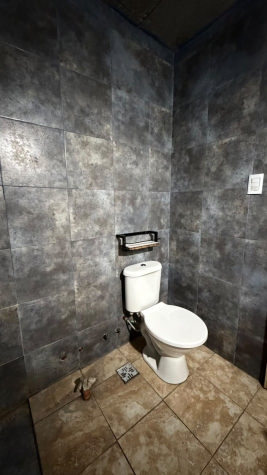 lOCAL CON GALPON Y DOS LOCALES EN VENTA