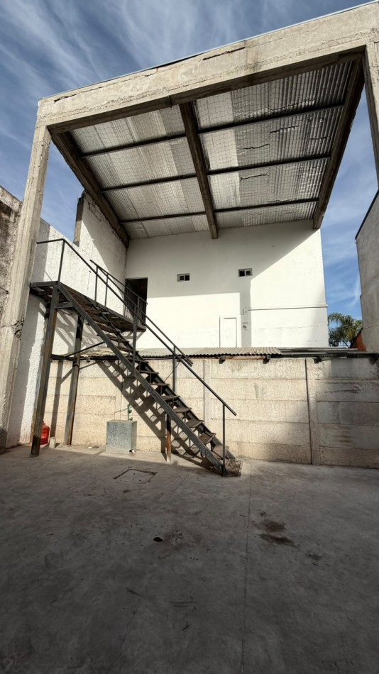 lOCAL CON GALPON Y DOS LOCALES EN VENTA