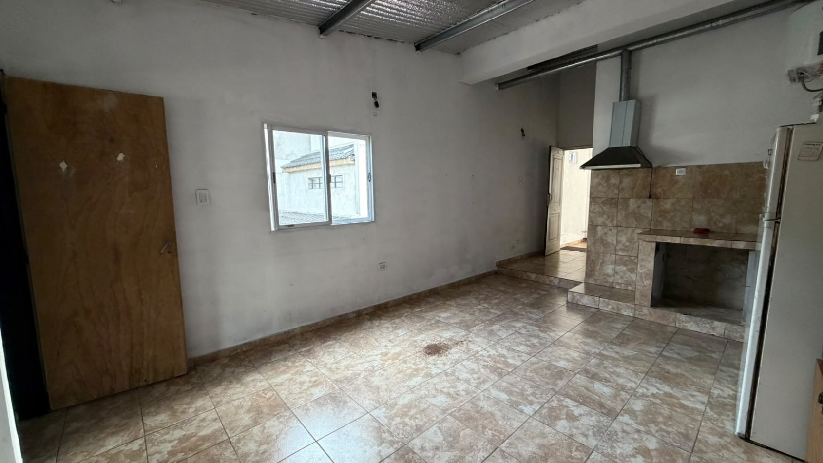 lOCAL CON GALPON Y DOS LOCALES EN VENTA