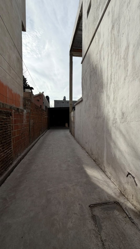 lOCAL CON GALPON Y DOS LOCALES EN VENTA