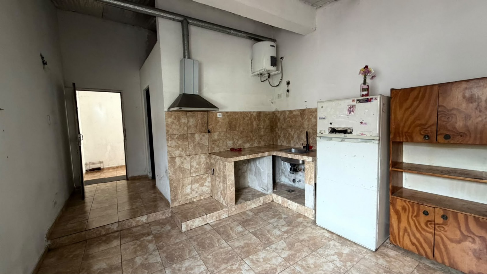 lOCAL CON GALPON Y DOS LOCALES EN VENTA